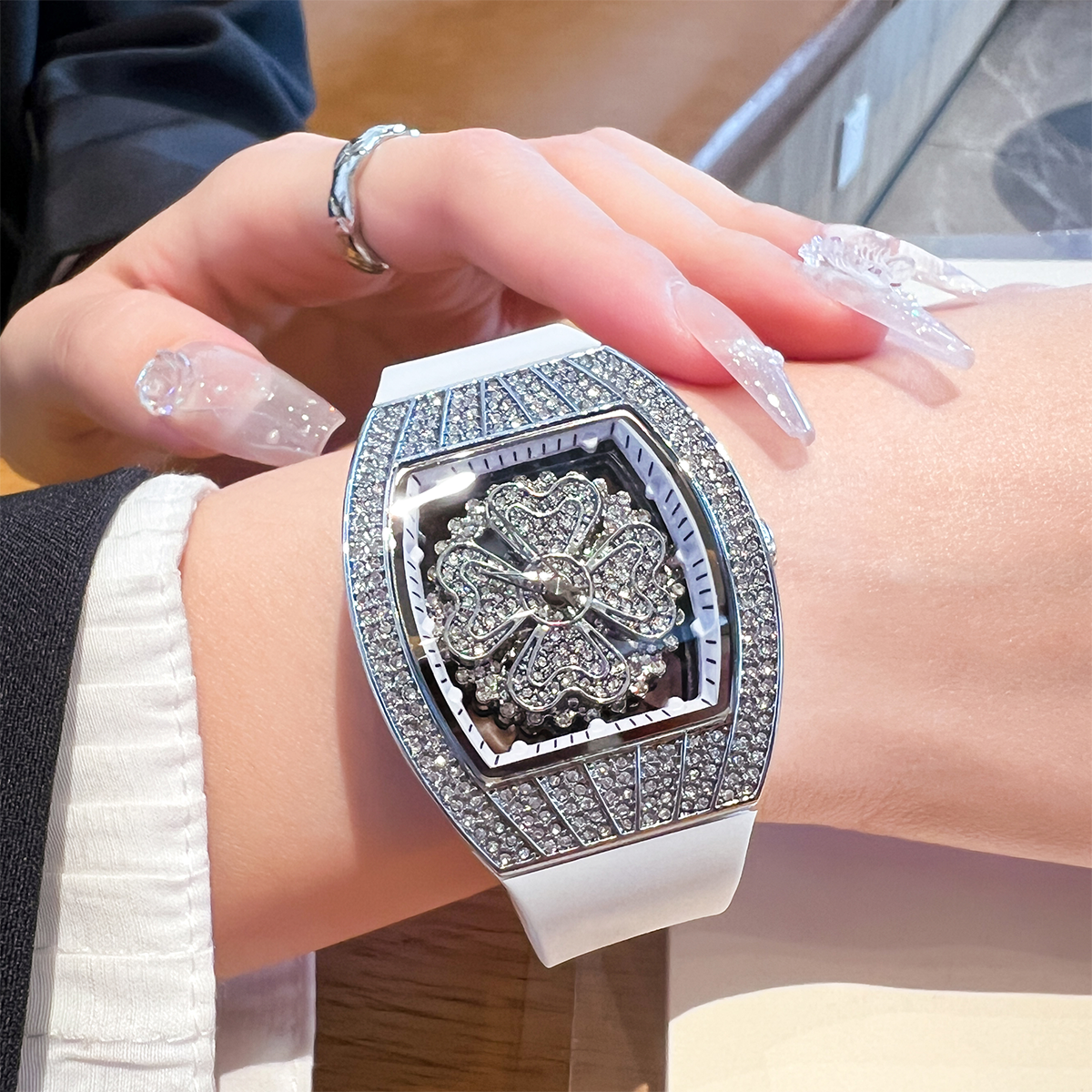 Women's watch LA416