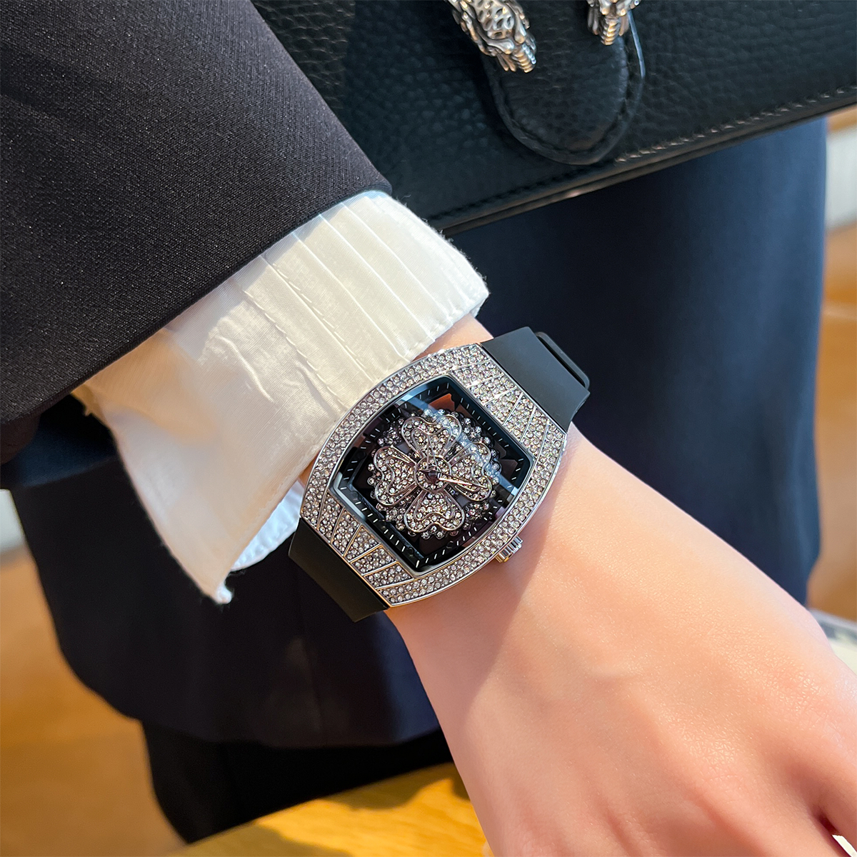 Women's watch LA416